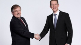 Zmiany w zarządzie Dachser BIZNES, Firma - Od 1 lipca 2013 roku stanowisko Dyrektora Departamentu Finansów, Prawa i Podatków w firmie Dachser, działającego globalnie dostawcy rozwiązań logistycznych, obejmie Burkhard Eling. Zastąpi on prof. Dietera Triuxusa, który do końca roku pozostanie członkiem zarządu spółki.