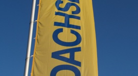 Kolejny rekordowy rok Grupy Dachser – wyniki finansowe 2013 BIZNES, Firma - Dzięki dobrej koniunkturze w drugiej połowie roku oraz udanej integracji z hiszpańskimi firmami Azkar i Transunion, Grupa Dachser w 2013 roku znacząco zwiększyła obroty. Przychody za 2013 rok wyniosły 4,99 mld euro, co stanowi 13,2 proc. wzrostu w stosunku do roku poprzedniego.