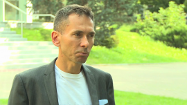 BIZNES, - Polskie firmy są bardziej elastyczne niż czeskie i niemieckie, ale gorzej radzą sobie na stabilnych, dojrzałych rynkach. To dlatego, że kreatywności menadżerów rzadko towarzyszy długoterminowa strategia oraz wizja – ocenia Tomasz Czechowicz z MCI Management. Dla coraz większej rzeszy przedsiębiorców krajowy rynek jest już zbyt mały, dlatego narodowe czempiony będą walczyły o pozycję europejskich czempionów., T. Czechowicz (MCI): Polscy przedsiębiorcy mają problem z budowaniem długoterminowej strategii BIZNES, - Polskie firmy są bardziej elastyczne niż czeskie i niemieckie, ale gorzej radzą sobie na stabilnych, dojrzałych rynkach. To dlatego, że kreatywności menadżerów rzadko towarzyszy długoterminowa strategia oraz wizja – ocenia Tomasz Czechowicz z MCI Management. Dla coraz większej rzeszy przedsiębiorców krajowy rynek jest już zbyt mały, dlatego narodowe czempiony będą walczyły o pozycję europejskich czempionów.