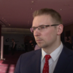 Oszczędności Polaków będą trafiać z lokat na giełdę. Proces ten opóźnia niska edukacja ekonomiczna Polaków