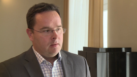 INWESTOR, - Wzrost stóp procentowych w Stanach Zjednoczonych w największym stopniu zaszkodzi rynkom wschodzącym. Wzrost atrakcyjności aktywów dolarowych spowoduje bowiem odpływ kapitału z gospodarek rozwijających się. Wzrost siły dolara negatywnie wpłynie również na rynek surowcowy. Alternatywą w długim terminie są w dalszym ciągu akcje., dolar, podwyżki stóp procentowych w USA, rynki wschodzące Silny dolar zagrożeniem dla rynków wschodzących. Wzrost stóp w USA spowoduje odpływ kapitału z gospodarek rozwijających się INWESTOR, dolar, podwyżki stóp procentowych w USA, rynki wschodzące- Wzrost stóp procentowych w Stanach Zjednoczonych w największym stopniu zaszkodzi rynkom wschodzącym. Wzrost atrakcyjności aktywów dolarowych spowoduje bowiem odpływ kapitału z gospodarek rozwijających się. Wzrost siły dolara negatywnie wpłynie również na rynek surowcowy. Alternatywą w długim terminie są w dalszym ciągu akcje.