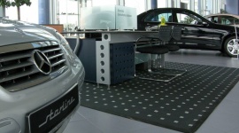 Podłoga może być wyzwaniem BIZNES, Firma - Nie tylko gwiazdy pop mają duże, czasem trudne do spełnienia życzenia. Dla firmy zajmującej się wykańczaniem wnętrz wyzwaniem mogą być oczekiwania niektórych klientów.