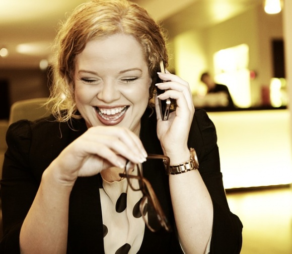 Metoda NVC w biznesie BIZNES, Firma - Nonviolent Communication (NVC) to coraz popularniejszy modelu komunikacji, który może być stosowany zarówno w życiu osobistym, jak i w biznesie.