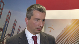 BIZNES, - Umowa pomiędzy Bankiem Gospodarstwa Krajowego a grupą 11 banków pozwoli na udzielenie gwarancji kredytowych nawet 5 tysiącom firm z sektora MŚP. Łączna kwota gwarancji wyniesie nawet 800 mln zł, co przełoży się na uruchomienie akcji kredytowej banków na poziomie nawet 1 mld zł. Wsparcie będzie oferowane w ramach programu COSME i Europejskiego Funduszu Inwestycji Strategicznych, który jest częścią planu Junckera., EFSI, de minimis, COSME, gwarancje kredytowe 800 mln zł gwarancji kredytowych dla firm z sektora MŚP. BGK podpisał porozumienie z 11 bankami kredytującymi BIZNES, EFSI, de minimis, COSME, gwarancje kredytowe- Umowa pomiędzy Bankiem Gospodarstwa Krajowego a grupą 11 banków pozwoli na udzielenie gwarancji kredytowych nawet 5 tysiącom firm z sektora MŚP. Łączna kwota gwarancji wyniesie nawet 800 mln zł, co przełoży się na uruchomienie akcji kredytowej banków na poziomie nawet 1 mld zł. Wsparcie będzie oferowane w ramach programu COSME i Europejskiego Funduszu Inwestycji Strategicznych, który jest częścią planu Junckera.