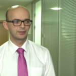 Kara nałożona przez UOKiK wpłynie na spadek przyszłych przychodów odsetkowych mBanku. Bank musi także zwrócić klientom nadpłacone środki