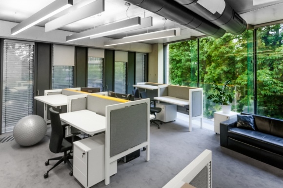 Nieergonomiczny open space kosztuje nas 1,5h dziennie BIZNES, Firma -