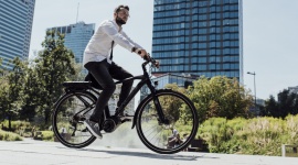 KROSS nie zwalnia tempa. Oswaja rynek z elektryczną rewolucją BIZNES, Fundusze unijne - Największy producent rowerowy w Polsce może zaliczyć ten rok do udanych.