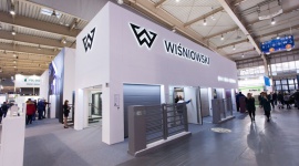 WIŚNIOWSKI zaskoczył na Targach BUDMA BIZNES, Firma - Ponad 500 m2 ekspozycji, tysiące odwiedzających, trzy złote medale za innowacyjność i setki owocnych rozmów o rozwoju polskiej branży budowlanej. Tak tegoroczne targi BUDMA podsumować może marka WIŚNIOWSKI, która w halach MTP wywołała nie lada poruszenie…