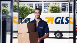 Przesyłka bez podpisu już w Polsce BIZNES, Firma - GLS Poland – jeden z liderów jakości w europejskiej logistyce przesyłek – rozszerza swoją ofertę. Firma kurierska umożliwi teraz pozostawienie paczki bez podpisu we wskazanym przez odbiorcę miejscu. Jak to działa?