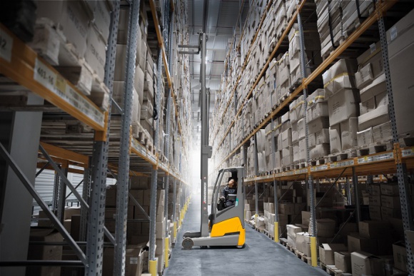 Technologia litowo-jonowa w natarciu: nowy wózek ETV216i od Jungheinrich