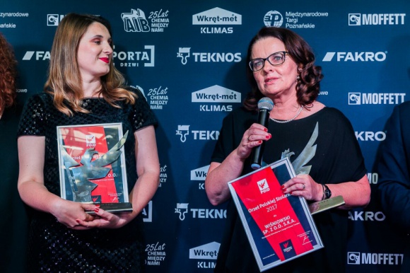 WIŚNIOWSKI Orłem Polskiej Gospodarki w kategorii Kreator Trendów BIZNES, Firma - W kreowaniu trendów branży stolarki nie ma lepszych. 17 maja w Iławie podczas uroczystej Gali IX Kongresu Stolarki Polskiej wręczono nagrody Orzeł Polskiej Stolarki – Kreator Trendów. Laureatem została marka WIŚNIOWSKI, która od lat wyznacza kierunki branży.