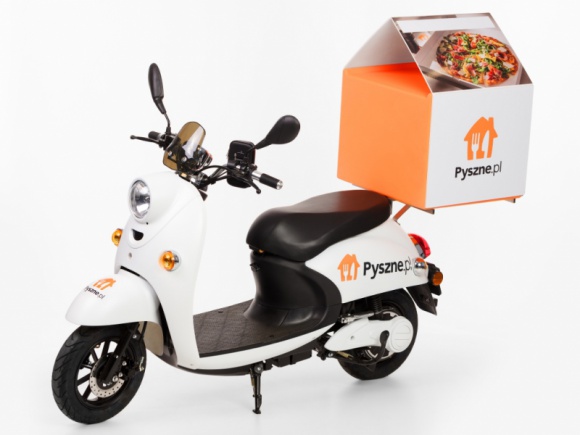 JedenŚlad rozpoczął współpracę z Pyszne.pl BIZNES, Firma - JedenŚlad – miejska sieć skuterów elektrycznych, rozpoczął współpracę z Pyszne.pl. Firma została wyłącznym dostawcą skuterów elektrycznych, oferowanych przez platformę Pyszne.pl dla restauracji partnerskich.