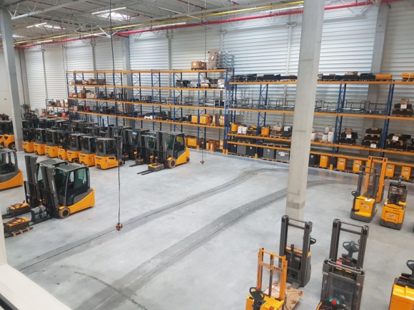 Jungheinrich Polska rośnie. Nowa lokalizacja katowickiego oddziału firmy BIZNES, Firma - Jungheinrich, światowy dostawca kompleksowych usług dla logistyki wewnątrzmagazynowej, zmienił lokalizację katowickiego oddziału. Od 13-go sierpnia 2018 mieści się on w Piekarach Śląskich, przy ul. Jana Frenzla 5