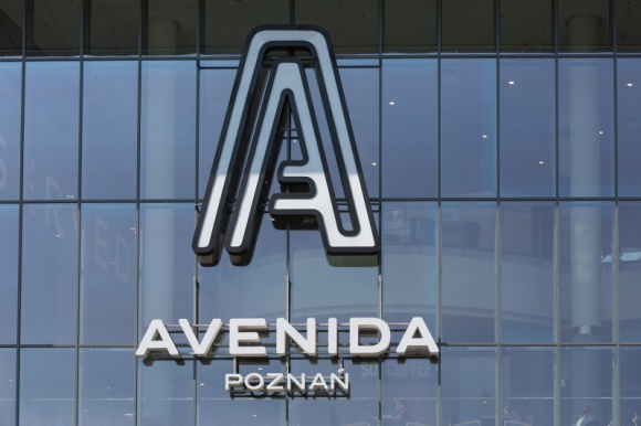 Bobby Burger w Avenidze z poznańskim akcentem BIZNES, Firma - Do grona najemców Avenidy Poznań dołączyła największa polska sieć burgerowni. Lokal Bobby Burger w poznańskim centrum handlowym zajął powierzchnię 122,6 mkw. W jego wnętrzu powstał mural wykonany przez lokalną artystkę.
