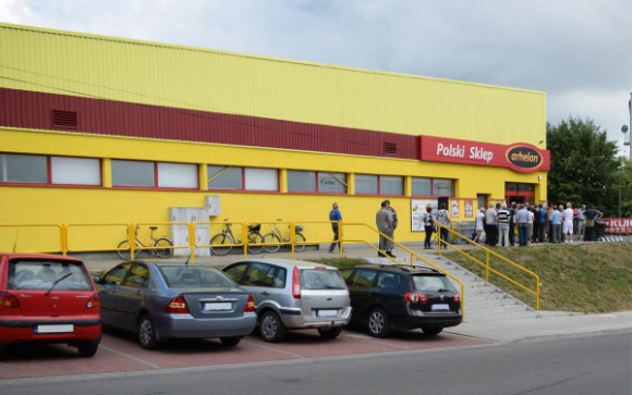 Rodzinna sieć Arhelan otworzyła kolejne sklepy BIZNES, Firma - Najwyższa jakość produktów spożywczych, przemysłowych i chemii gospodarczej, serdeczna, wręcz rodzinna atmosfera oraz konkurencyjne ceny – to cechy, które wyróżniają sieć marketów Arhelan. Nic więc dziwnego, że tylko w czerwcu marka uruchomiła sześć kolejnych sklepów.