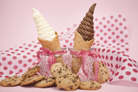 Franczyza lodowa – pomysł na biznes dodatkowy BIZNES, Firma - Franczyza lodowa to biznes, który chętnie wybierają osoby posiadające już swoją firmę. Lodziarnia pod szyldem znanej sieci może być bowiem dobrym uzupełnieniem istniejącego lokalu gastronomicznego albo sposobem na sezonowy zarobek przy okazji prowadzenia innej działalności.