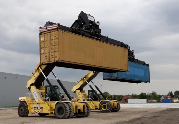 Kontenery z całego świata przyjadą do Łap BIZNES, Firma - Po ponad roku kończy się budowa jedynego w tej części kraju Centrum Logistycznego wraz z Terminalem Kontenerowym.