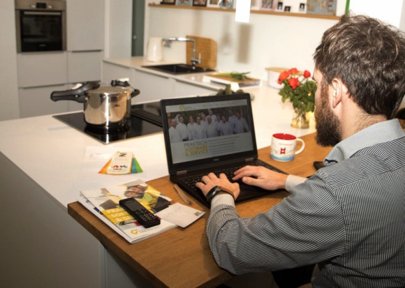 Jak zorganizować pracę zdalną w firmie?