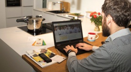 Jak zorganizować pracę zdalną w firmie? BIZNES, Firma - Wielu pracowników z dnia na dzień rozpoczęło pracę zdalną. W nietypowej sytuacji znaleźli się również menedżerowie, którzy muszą zarządzać w sposób zdecydowanie odmienny od dotychczasowego. Jak sobie poradzić z tymi wyzwaniami?