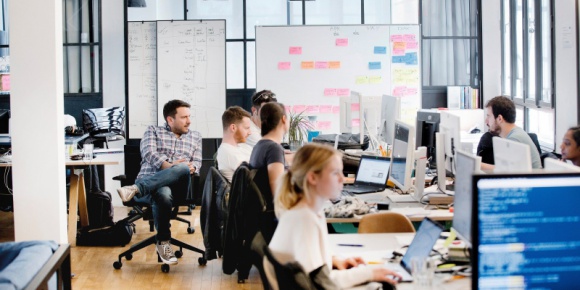 SAP przekazuje swoim pracownikom 400 milionów euro BIZNES, Firma - SAP przekazuje swoim pracownikom 400 milionów euro