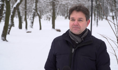 Prawie 5 mln Polaków nie korzysta z komputera i internetu. Podatek od smartfonów i laptopów jeszcze pogłębi problem cyfrowego wykluczenia