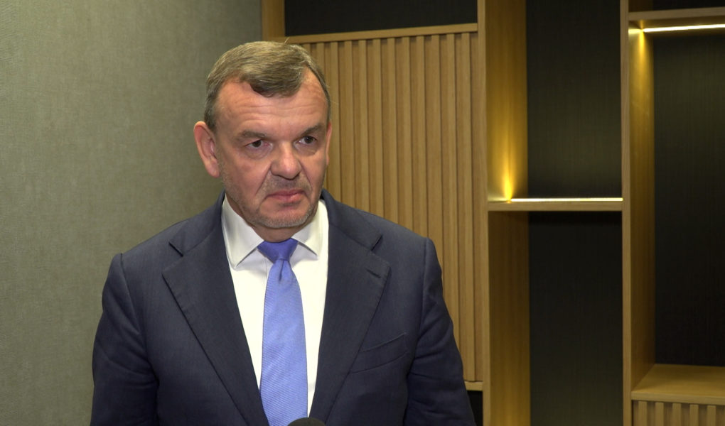 Orlen i Lotos czekają na decyzję Komisji Europejskiej. Bruksela decyduje o przedłużeniu terminu na spełnienie warunków fuzji koncernów