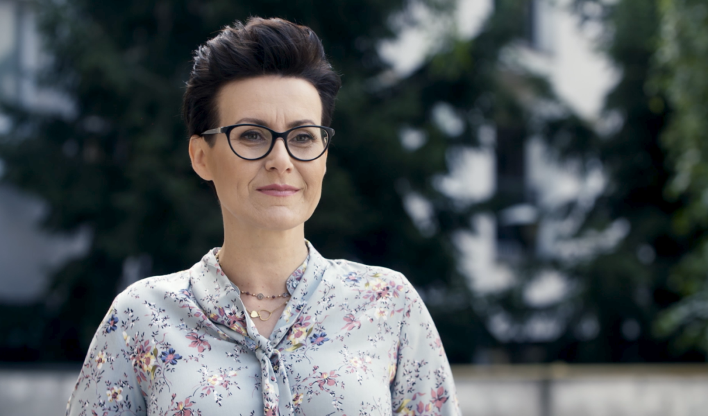 Polacy wypoczywają z telefonem w ręku. Co czwarta osoba odczuwa presję odpowiadania na służbowe maile i telefony podczas urlopu