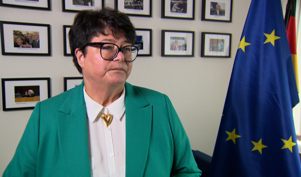 Parlament Europejski wzywa do większej ochrony wolności dziennikarzy. Wiceprzewodnicząca: media mają pełnić funkcję kontrolną, a niektórym rządom to się nie podoba