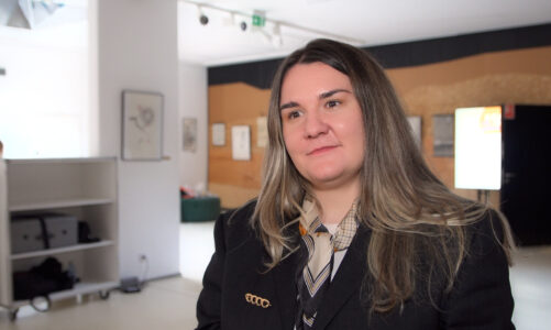 Pracownicy i studenci często korzystają ze sztucznej inteligencji do celów prywatnych. Nie wiedzą, jak ją wykorzystać w pracy