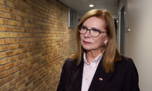 Liczba więźniów politycznych w Białorusi sięgnęła 1,2 tys. Europosłowie liczą, że odwilż w relacjach z USA doprowadzi do uwolnienia Andrzeja Poczobuta